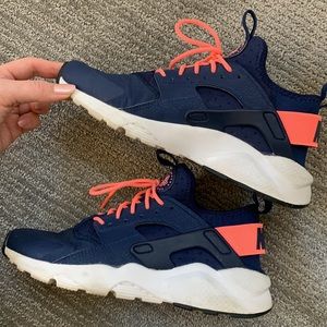 Nike Huarache sneakers, size 6.5Y or 8W